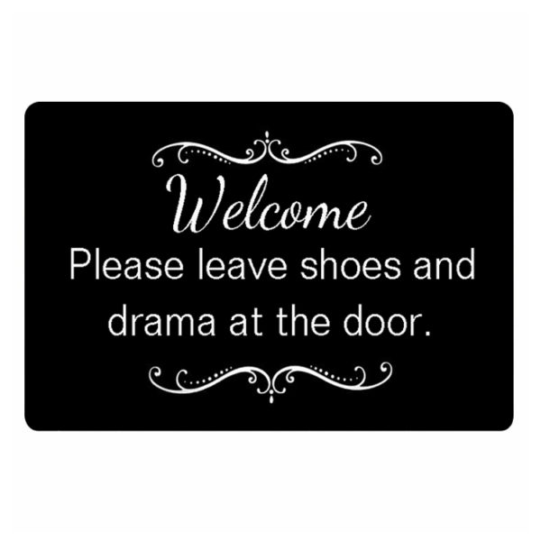 Paillasson rectangulaire noir en caoutchouc antidérapant qui dit : "merci de laisser vos chaussures et vos soucis à l'entrée".